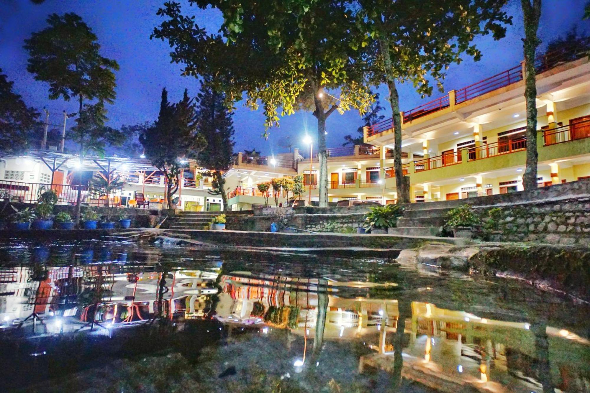 Pandu Lakeside Hotel Parapat Zewnętrze zdjęcie