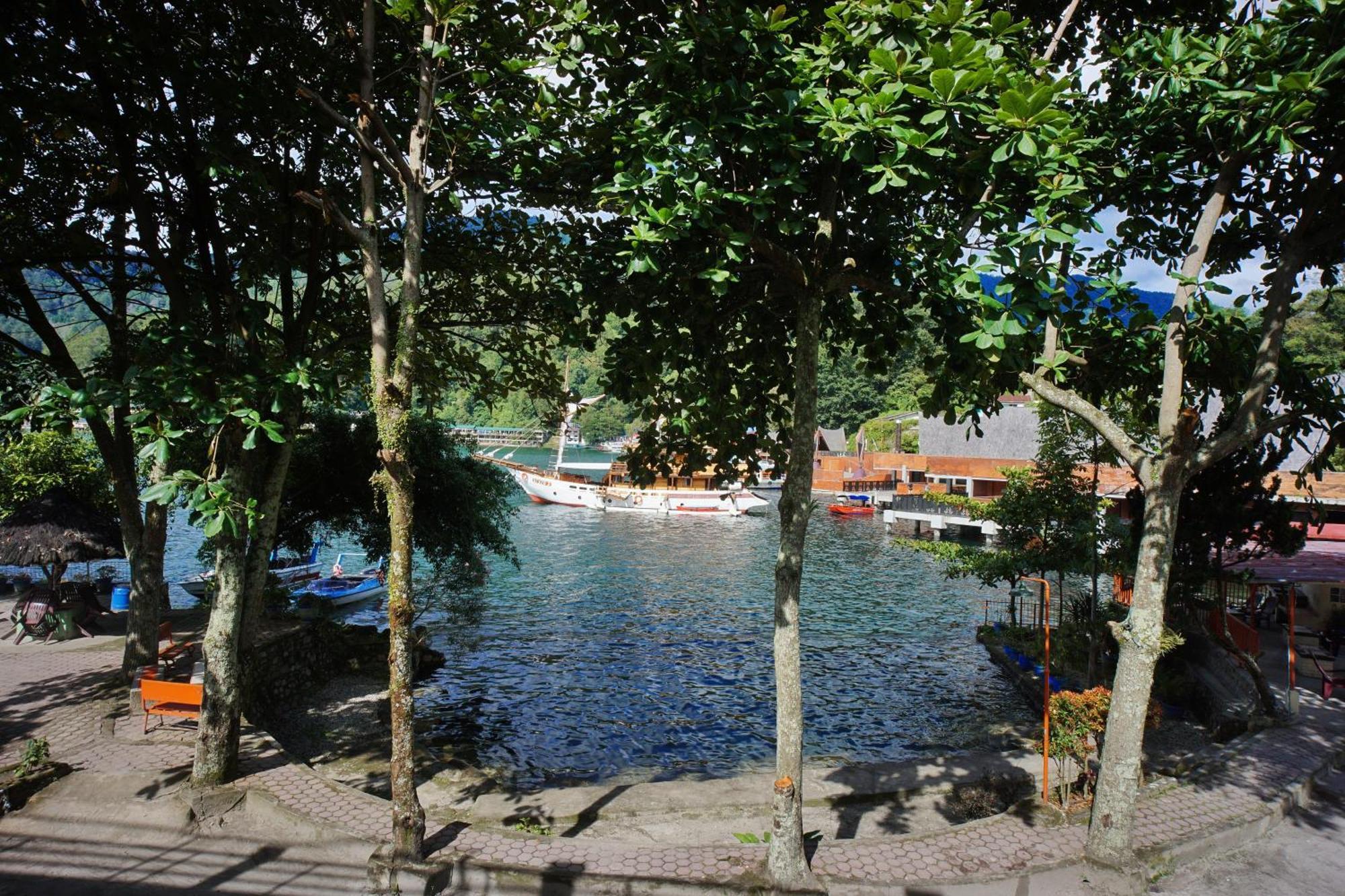 Pandu Lakeside Hotel Parapat Zewnętrze zdjęcie